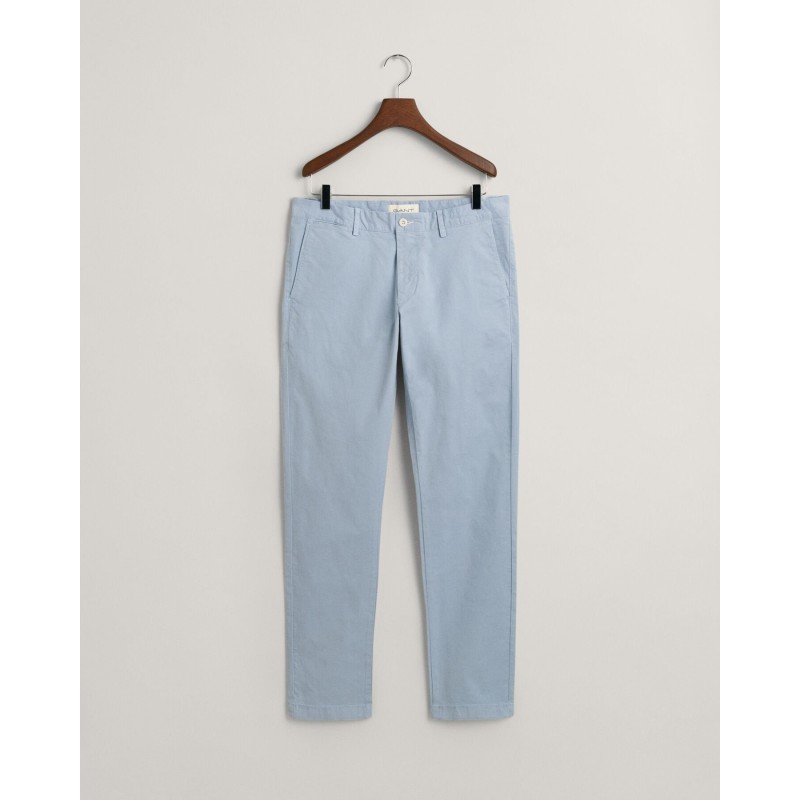 Slim fit chino trousers in blended cotton. Slim fit chino trousers in blended cotton.