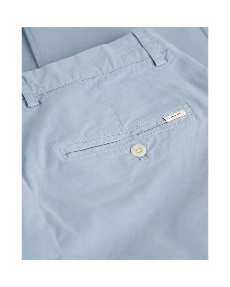 Slim fit chino trousers in blended cotton.