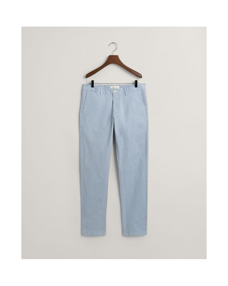 Slim fit chino trousers in blended cotton.