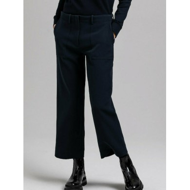 D1. FLUID CROPPED UTILITY PANT