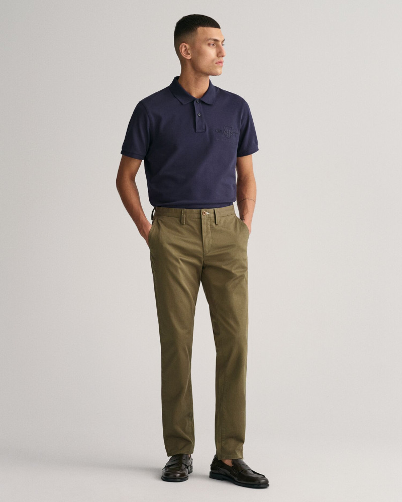 Pantalon chino slim fit en sergé