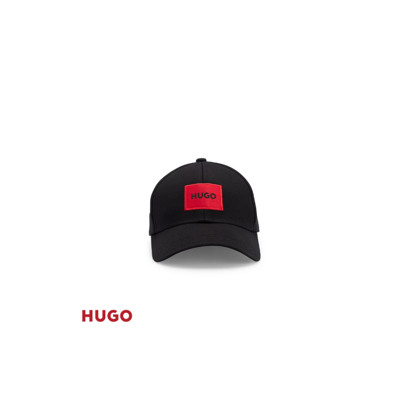 casquette noire avec patch logoté rouge casquette noire avec patch logoté rouge