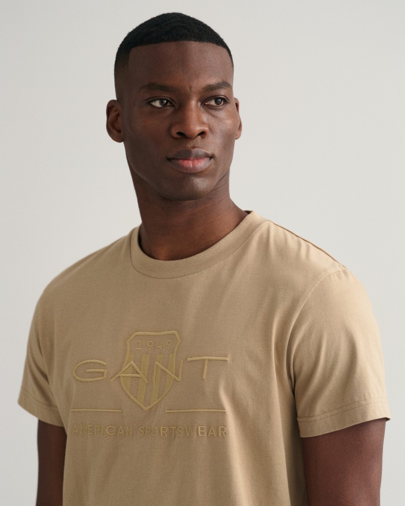 REG TONAL SHIELD SS T-SHIRT